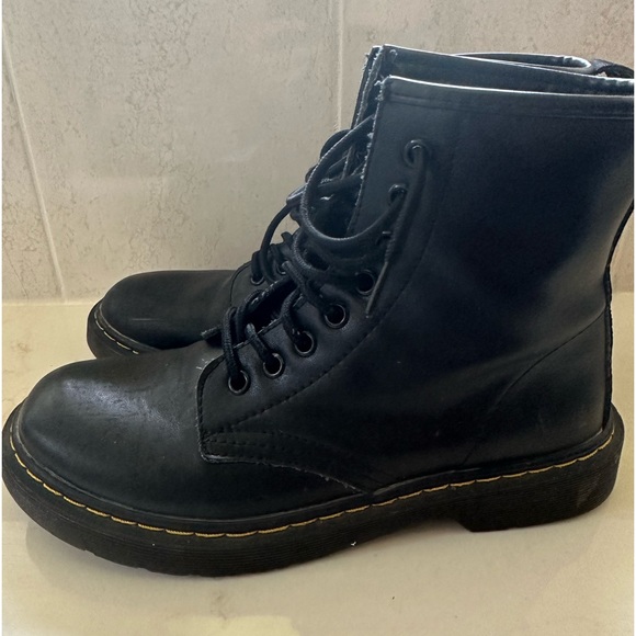 Dr. Martens Shoes Doc Marten Lookalike Ive Worn Them And No One Has